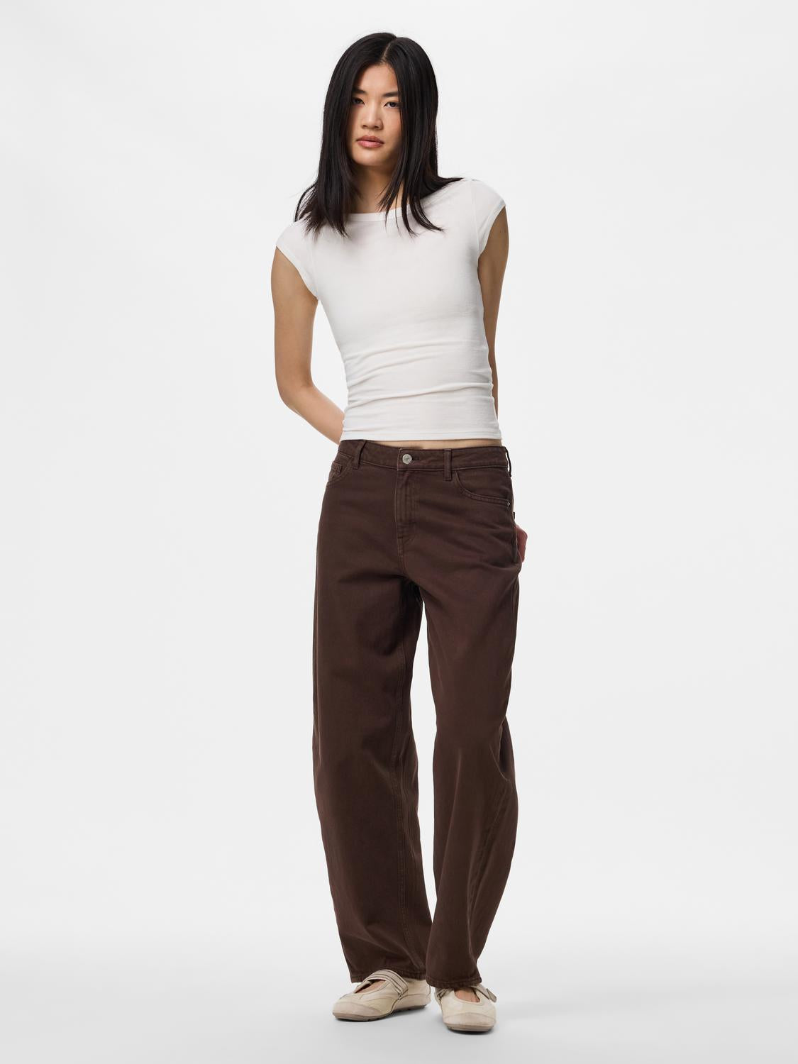 model_shot-front_full